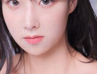 白衬衫和Myung Ah的亲密接触：私房美图的浪漫情书